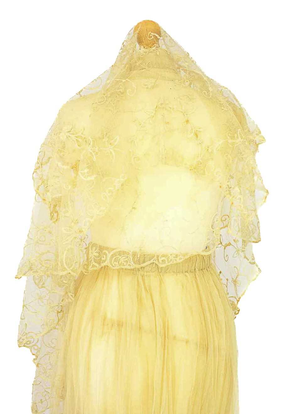 A late 19th century lace petticoat. - Image 2 of 14