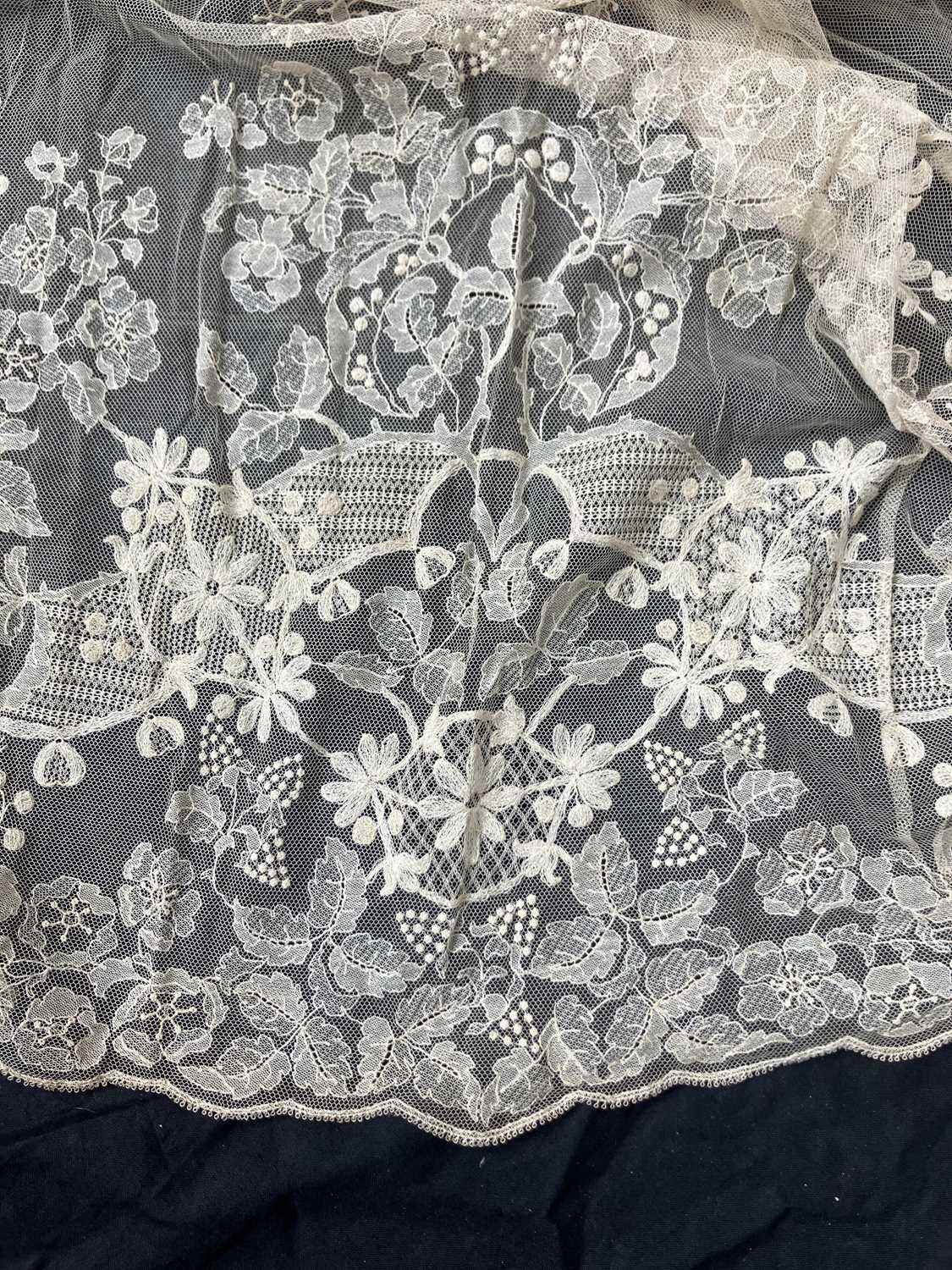 A late 19th century lace petticoat. - Image 14 of 14