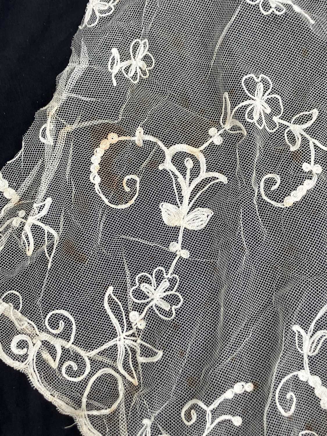 A late 19th century lace petticoat. - Image 12 of 14