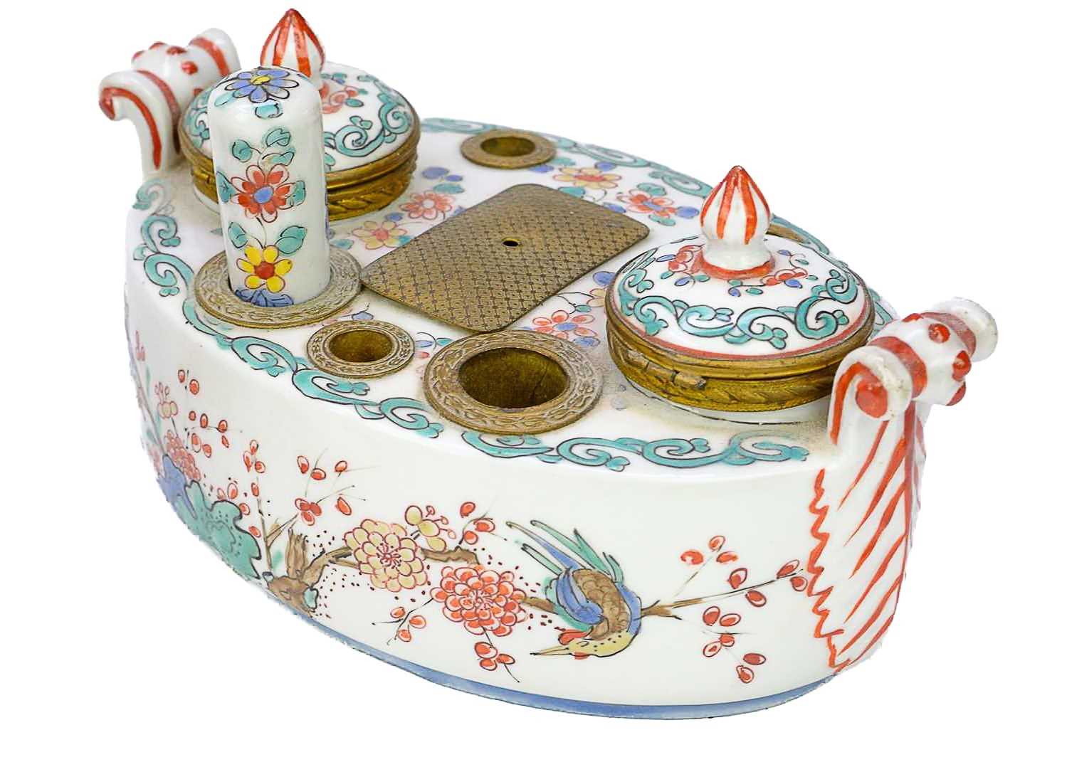 A French porcelain inkstand in the Kakiemon palette circa 1900. - Image 3 of 3