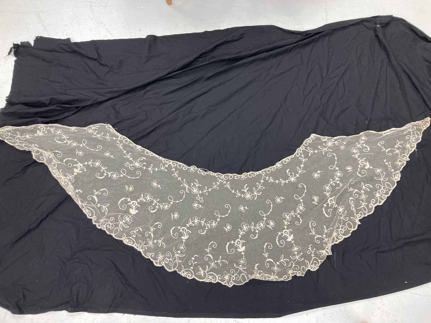A late 19th century lace petticoat. - Image 5 of 14