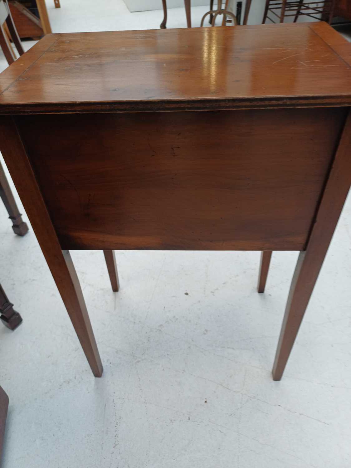 A pair of Georgian style yew veneered bedside tables. - Image 6 of 8