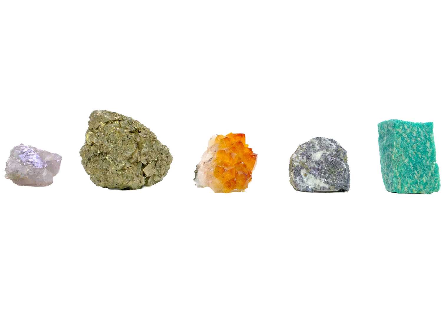 A collection of rough minerals. - Image 3 of 15