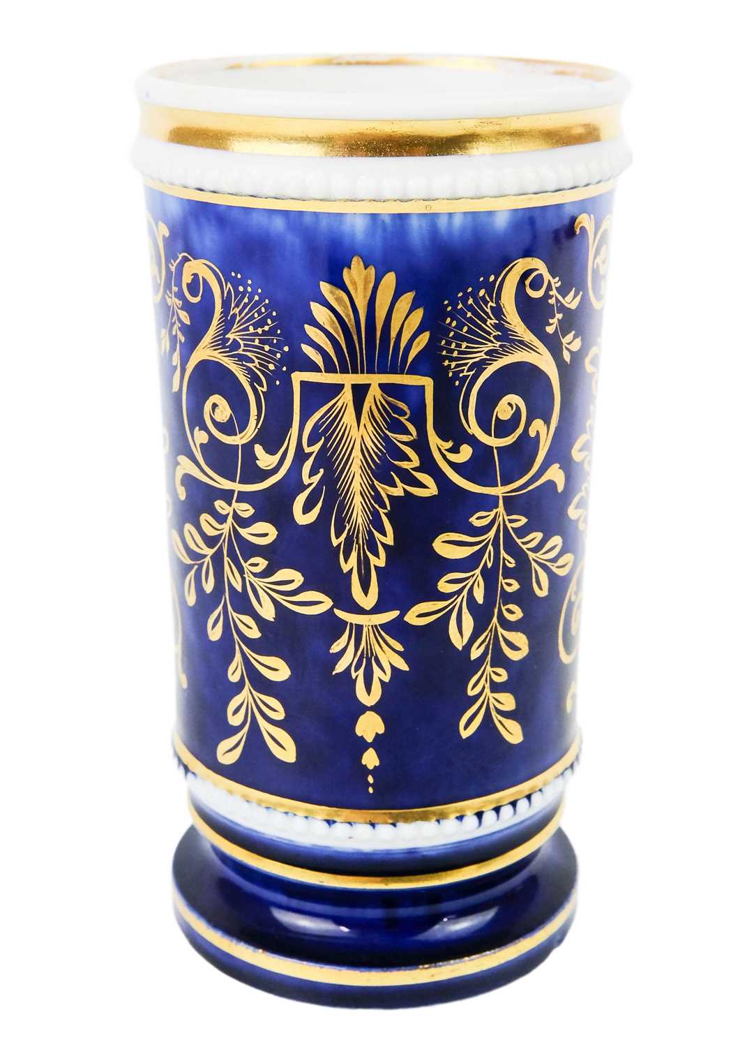 An English porcelain spill vase. - Image 9 of 10