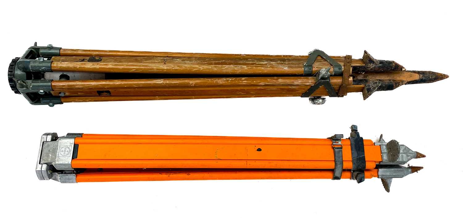 A mahogany and brass bound telescopic surveyor's staff. - Image 4 of 6