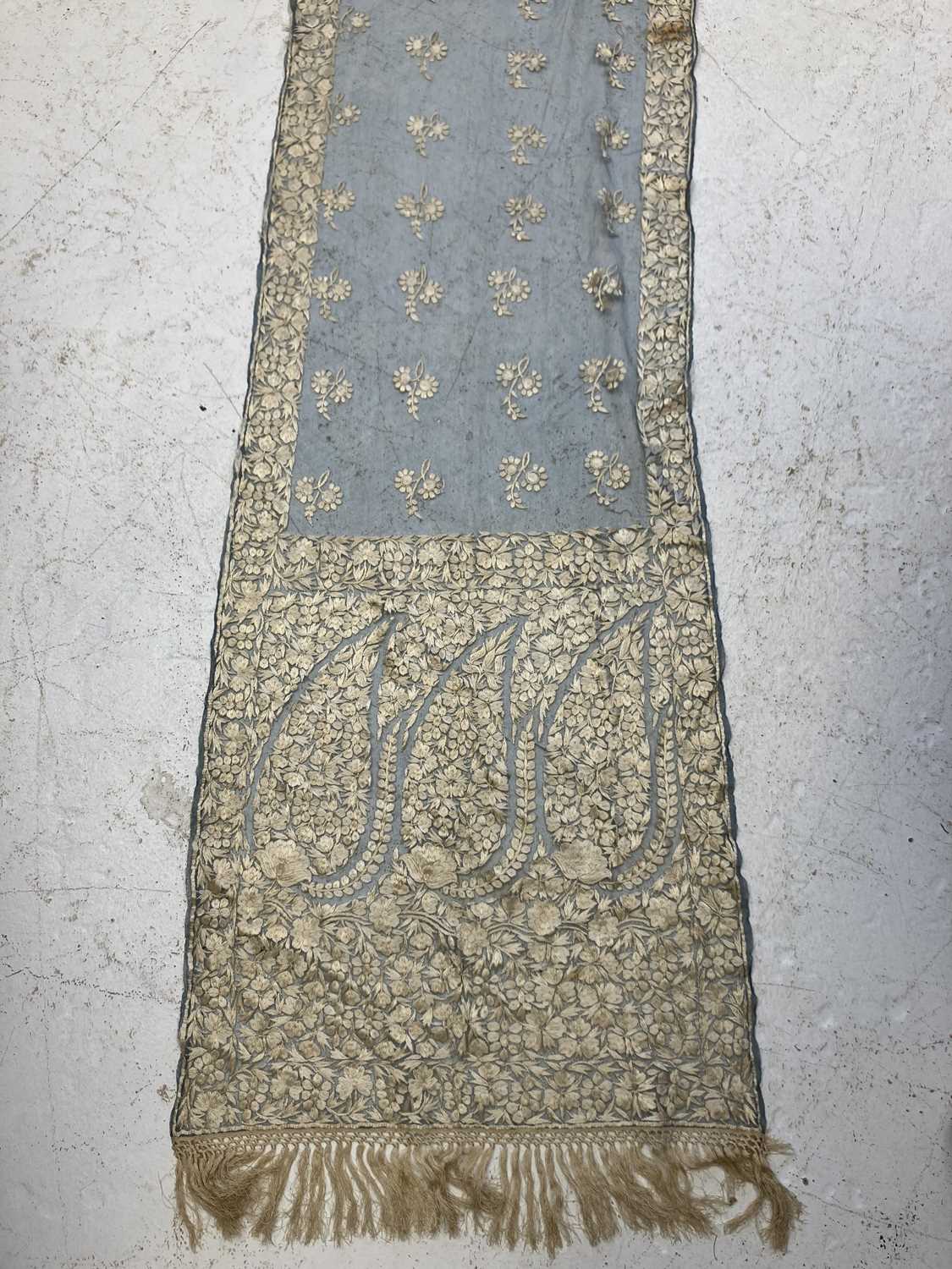 A fine late Victorian lace and embroidered scarf. - Image 12 of 13