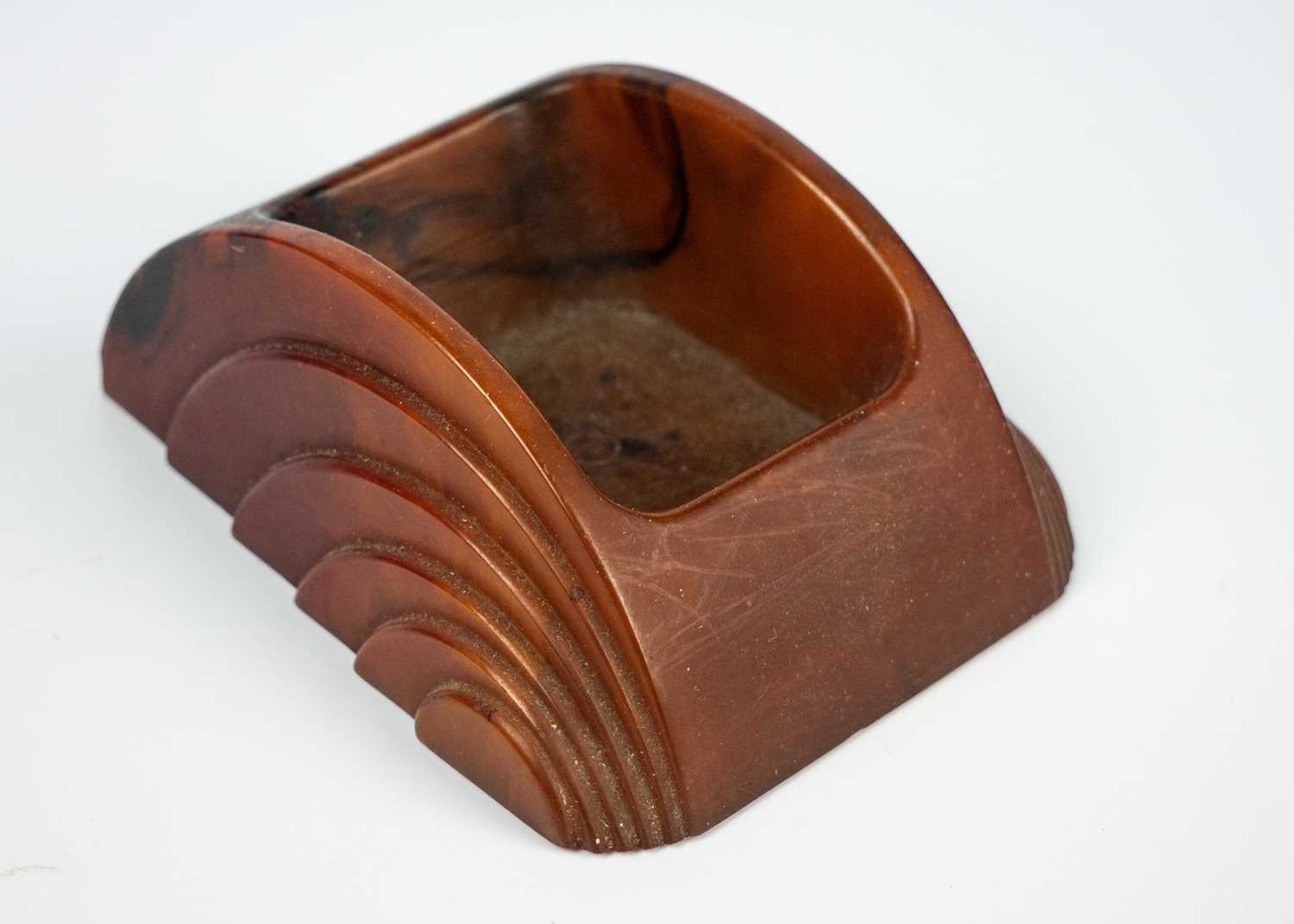An Art Deco Cavacraft amber coloured cast phenolic (Bakelite) desktop sponge holder. - Image 3 of 8