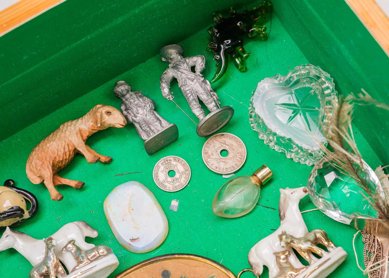 An assortment of collectibles and sundry. - Image 3 of 13