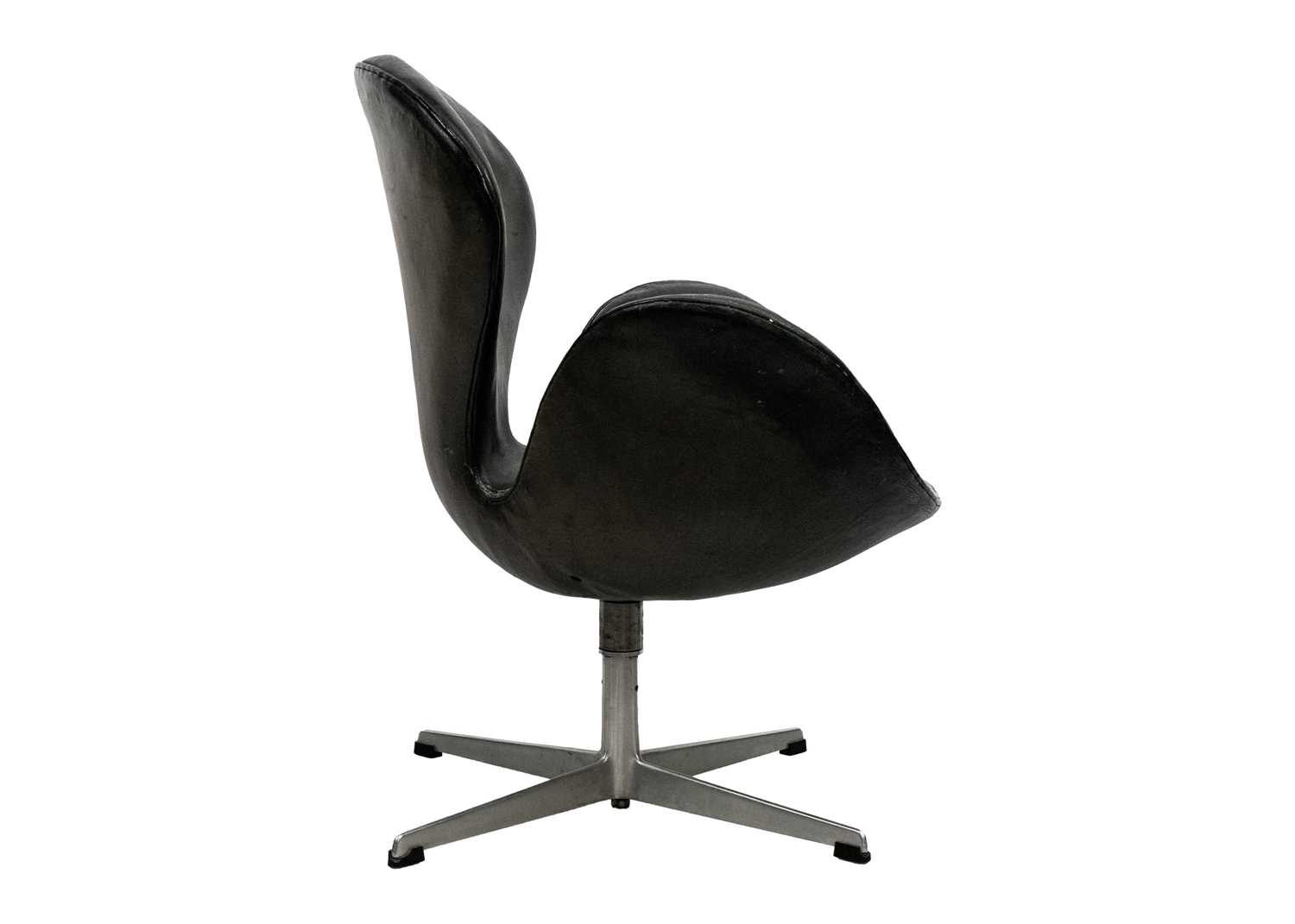 Arne Jacobsen (1902-1971) Swan chair. - Image 2 of 5