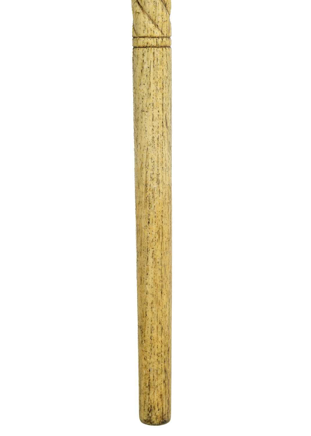 A 19th century whale bone walking stick. - Bild 5 aus 6