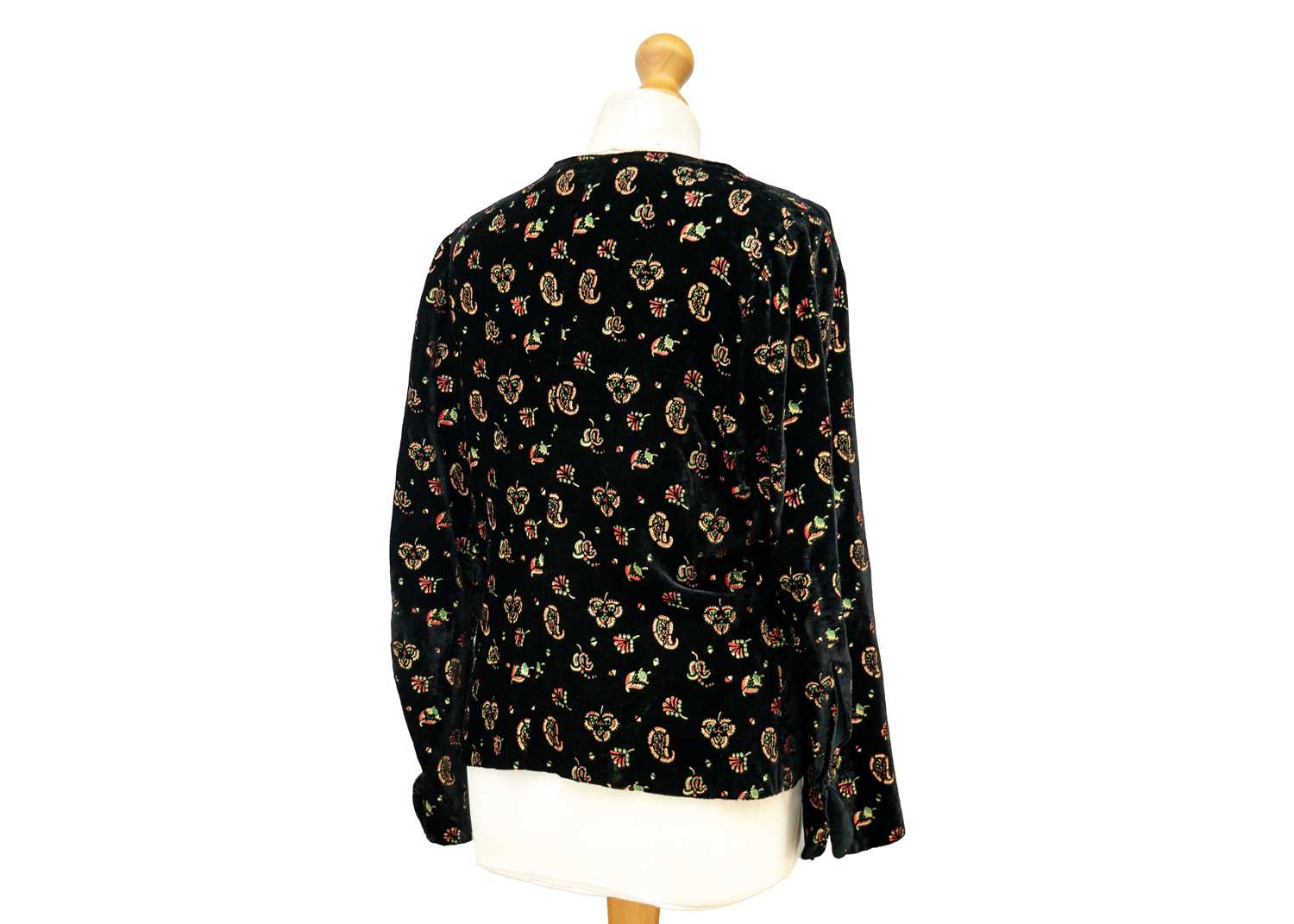 An early-mid 20th century black velvet ladies jacket. - Image 2 of 7