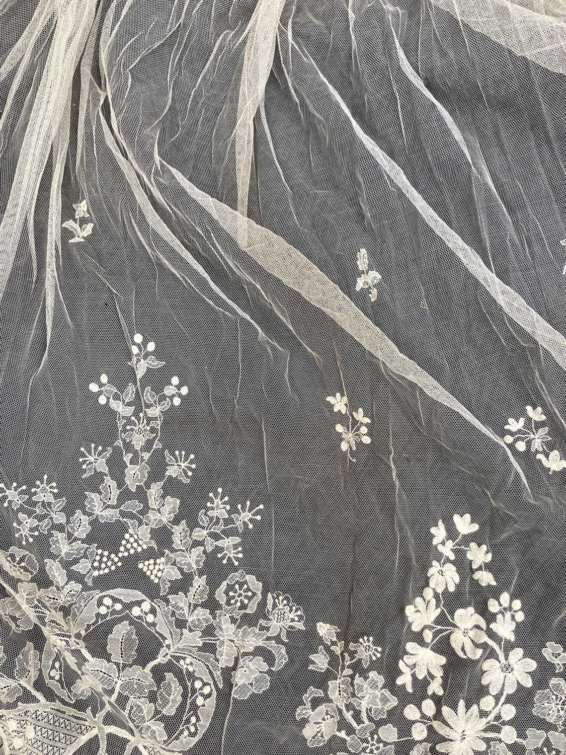 A late 19th century lace petticoat. - Image 9 of 14