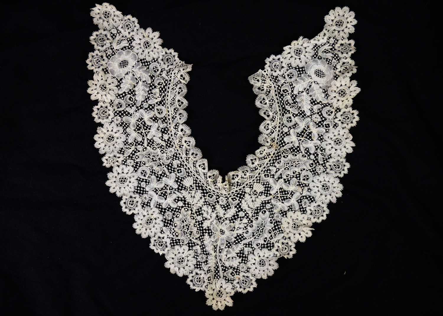 A large collection of various lace. - Image 6 of 12