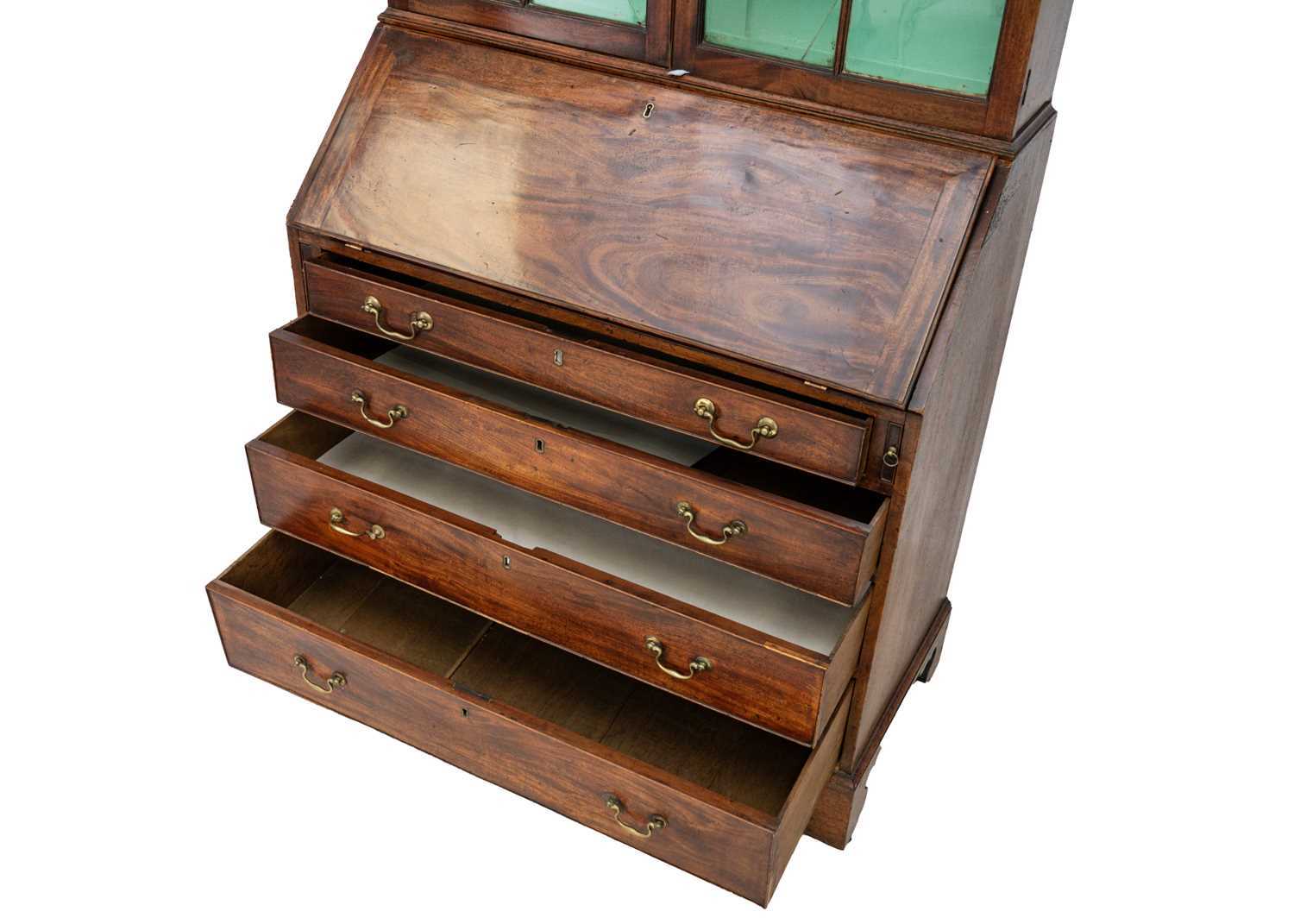 A George III mahogany bureau bookcase. - Bild 3 aus 5