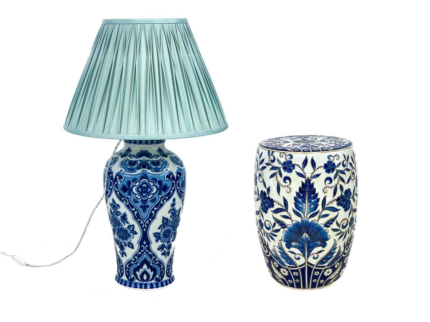 An Echt Kobalt porcelain blue and white table lamp.