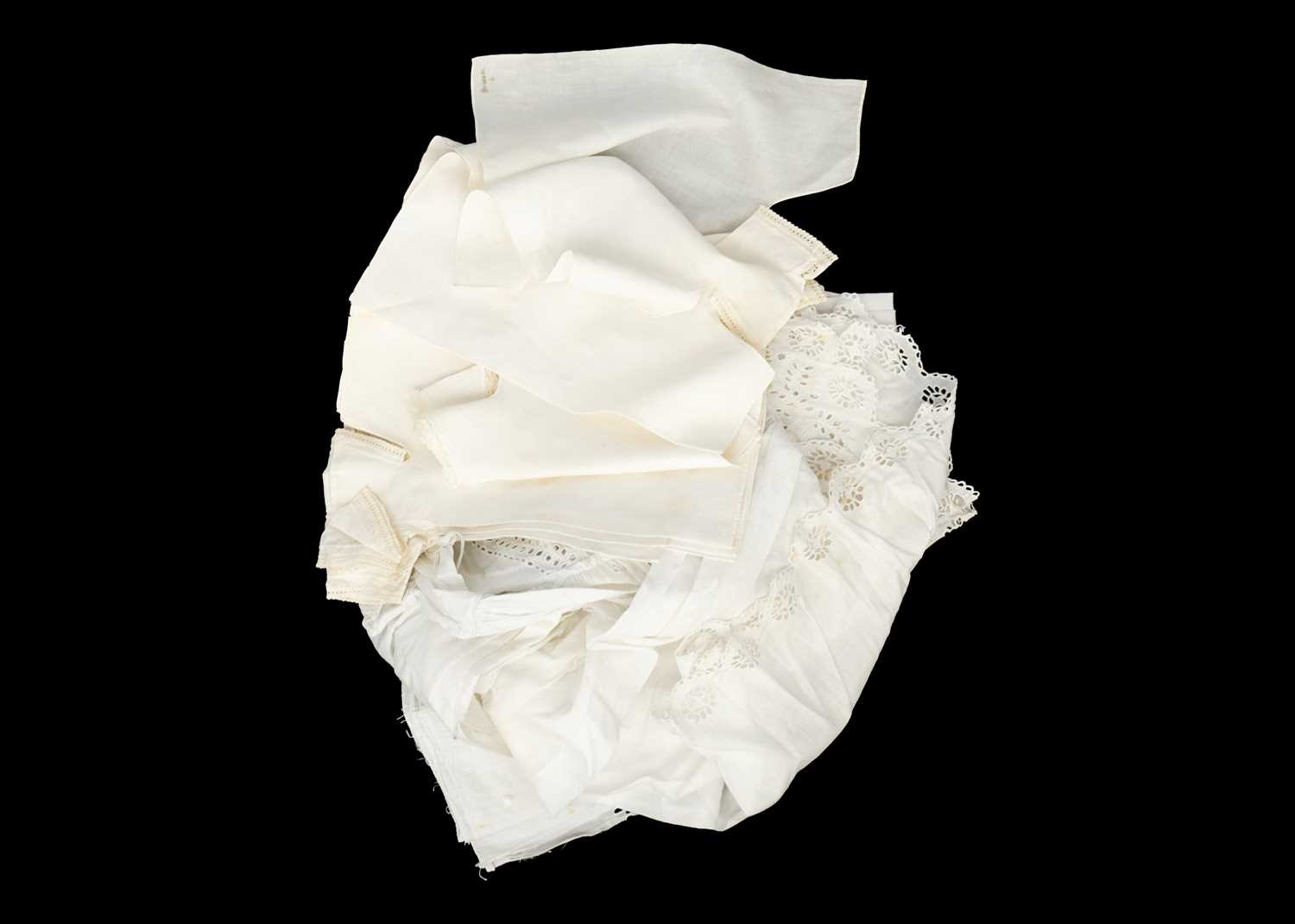 A collection of good quality table linens. - Image 2 of 2