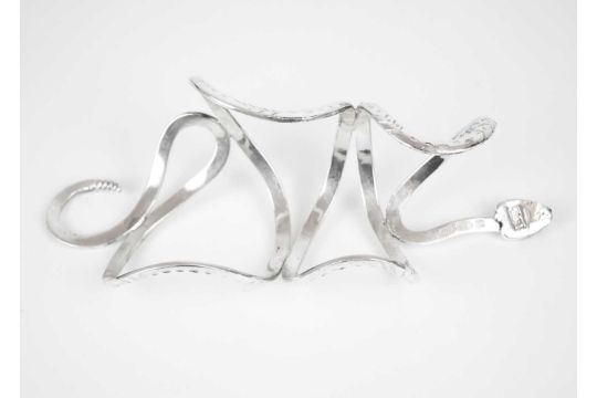 A .999 fine silver 'Viper' bangle by James Suddaby. - Image 2 of 3