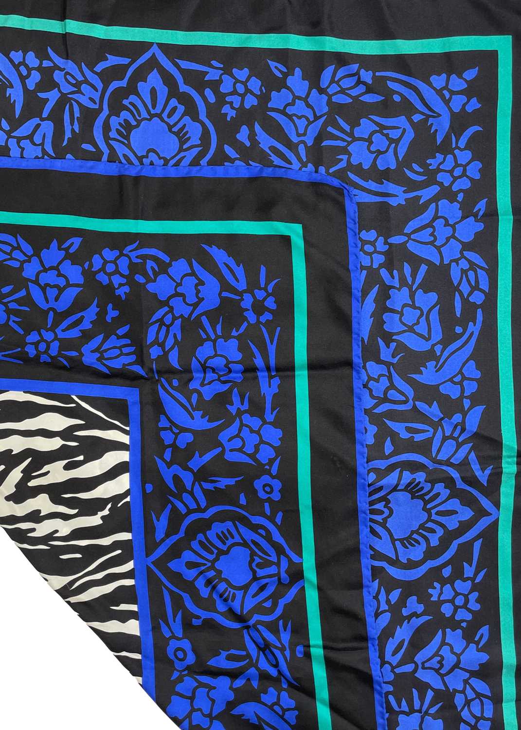 A selection of designer silk scarves. - Image 5 of 9