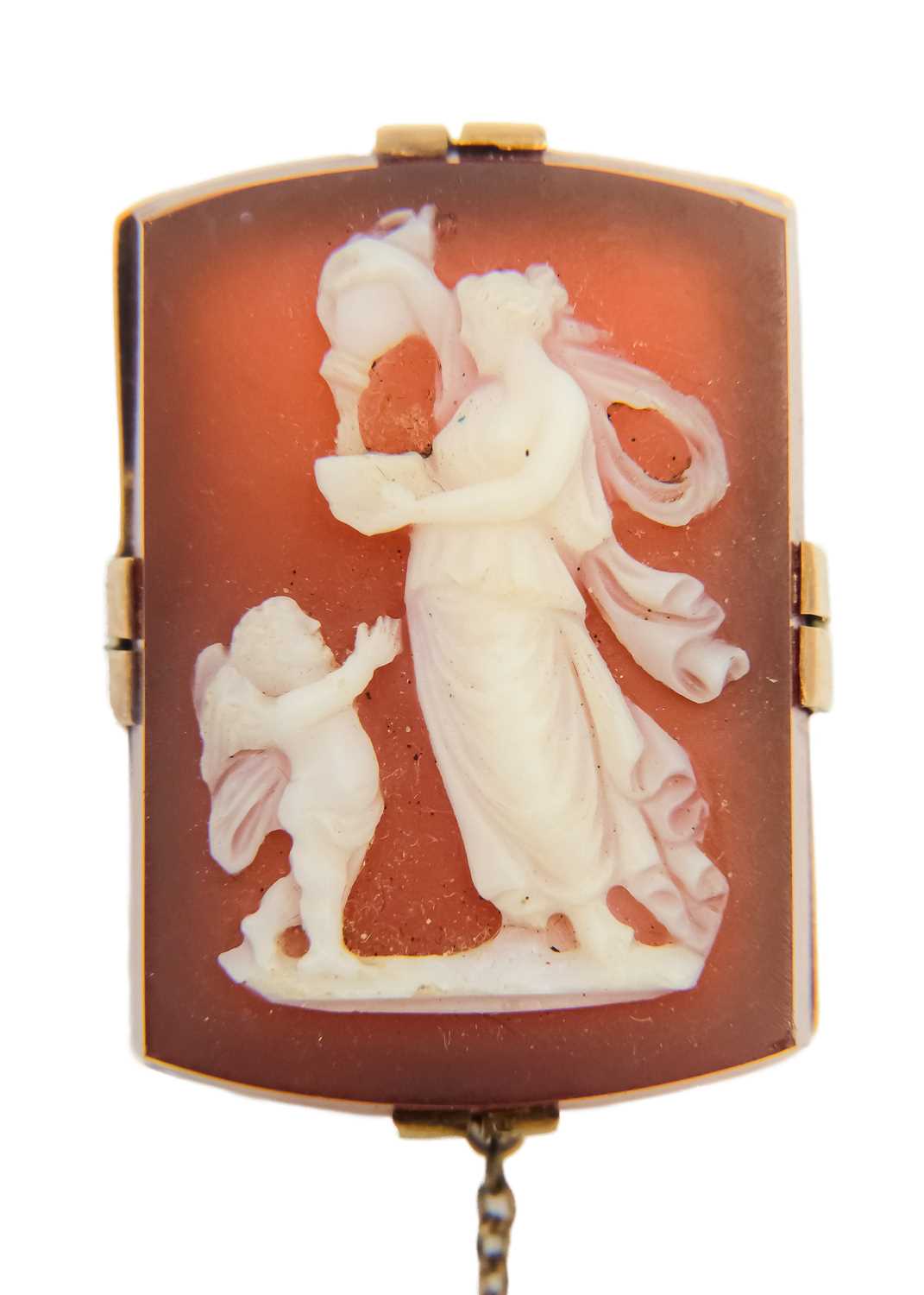 A fine 19th century agate cameo, rose gold mounted, brooch depicting cupid and Venus. - Image 3 of 3