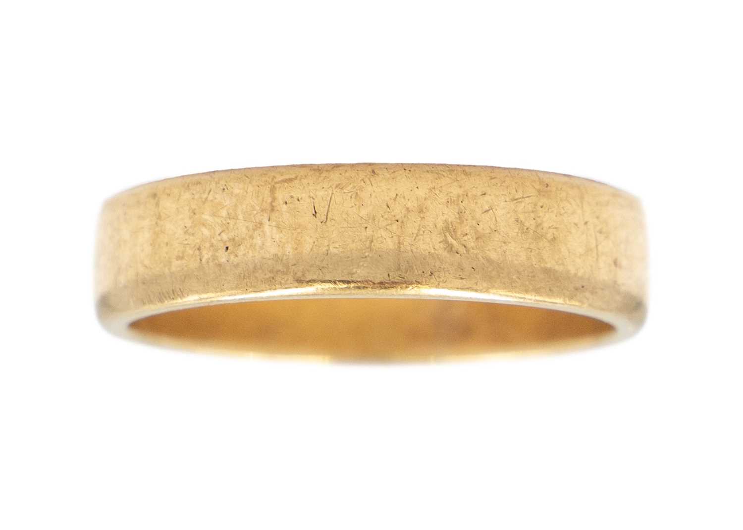 A heavy 9ct (tested) band ring.
