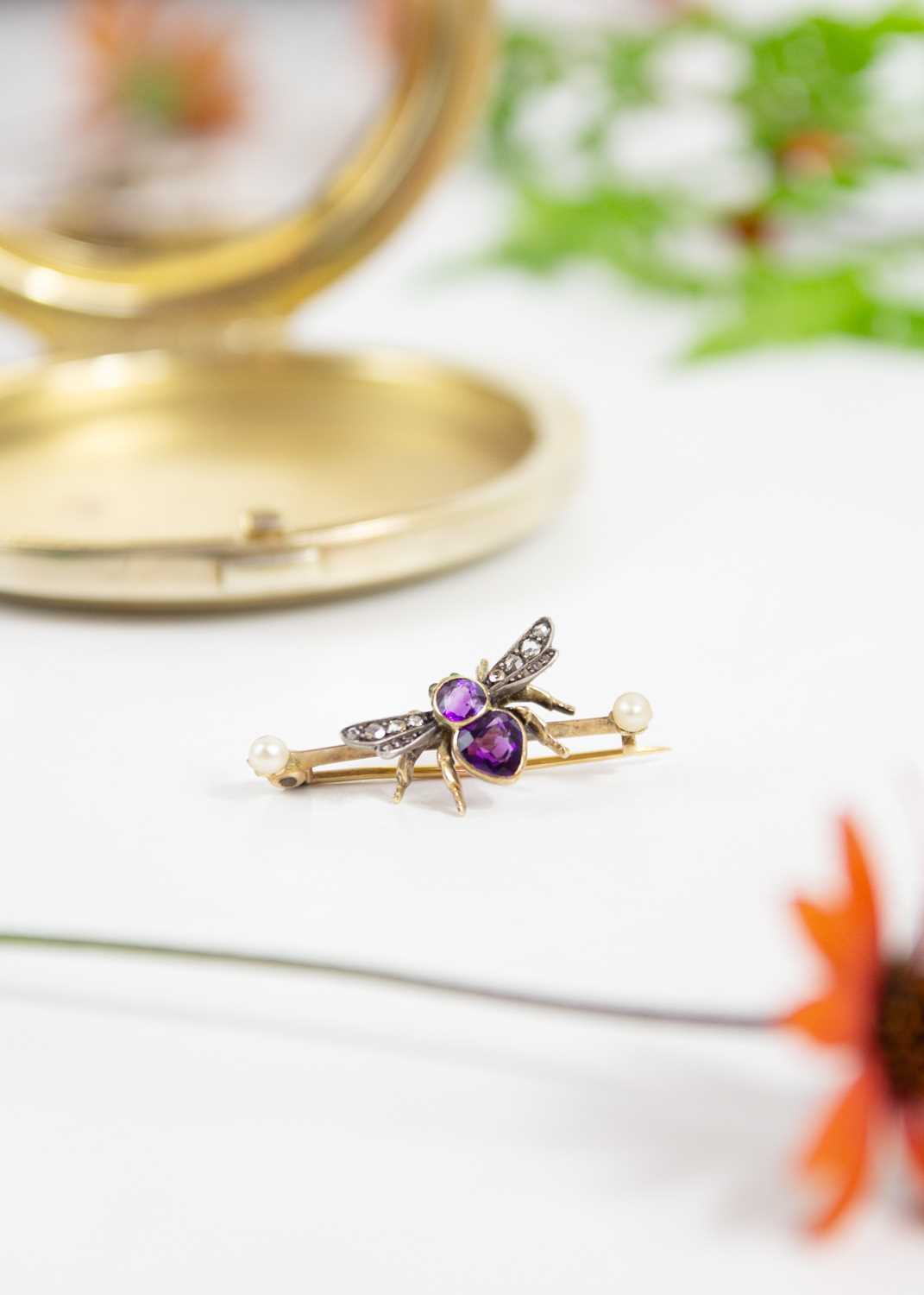 A SUFFRAGETTE BROOCH - In the form of a bee. - Image 3 of 4