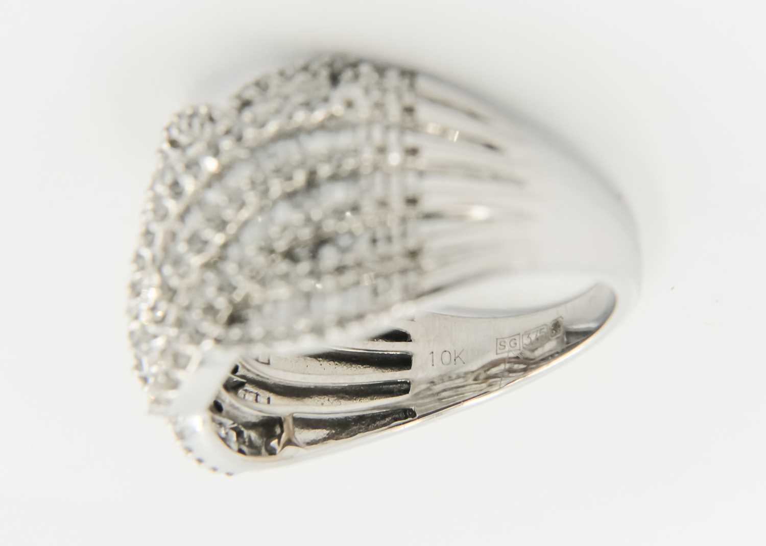 A 9ct white gold diamond set wave design dress ring. - Image 3 of 5