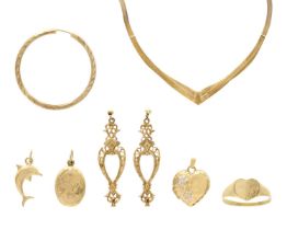 A selection of 9ct jewellery.