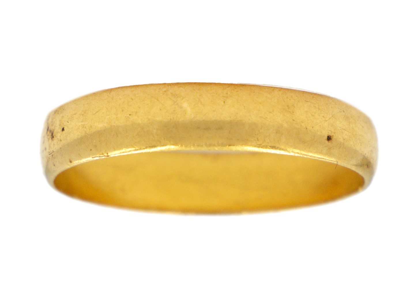 A 22ct band ring.