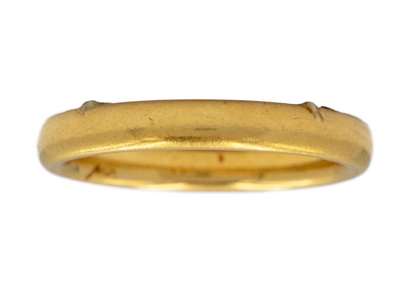 A Victorian 22ct band ring.