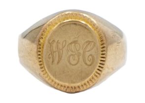 A 9ct gentleman's signet ring.