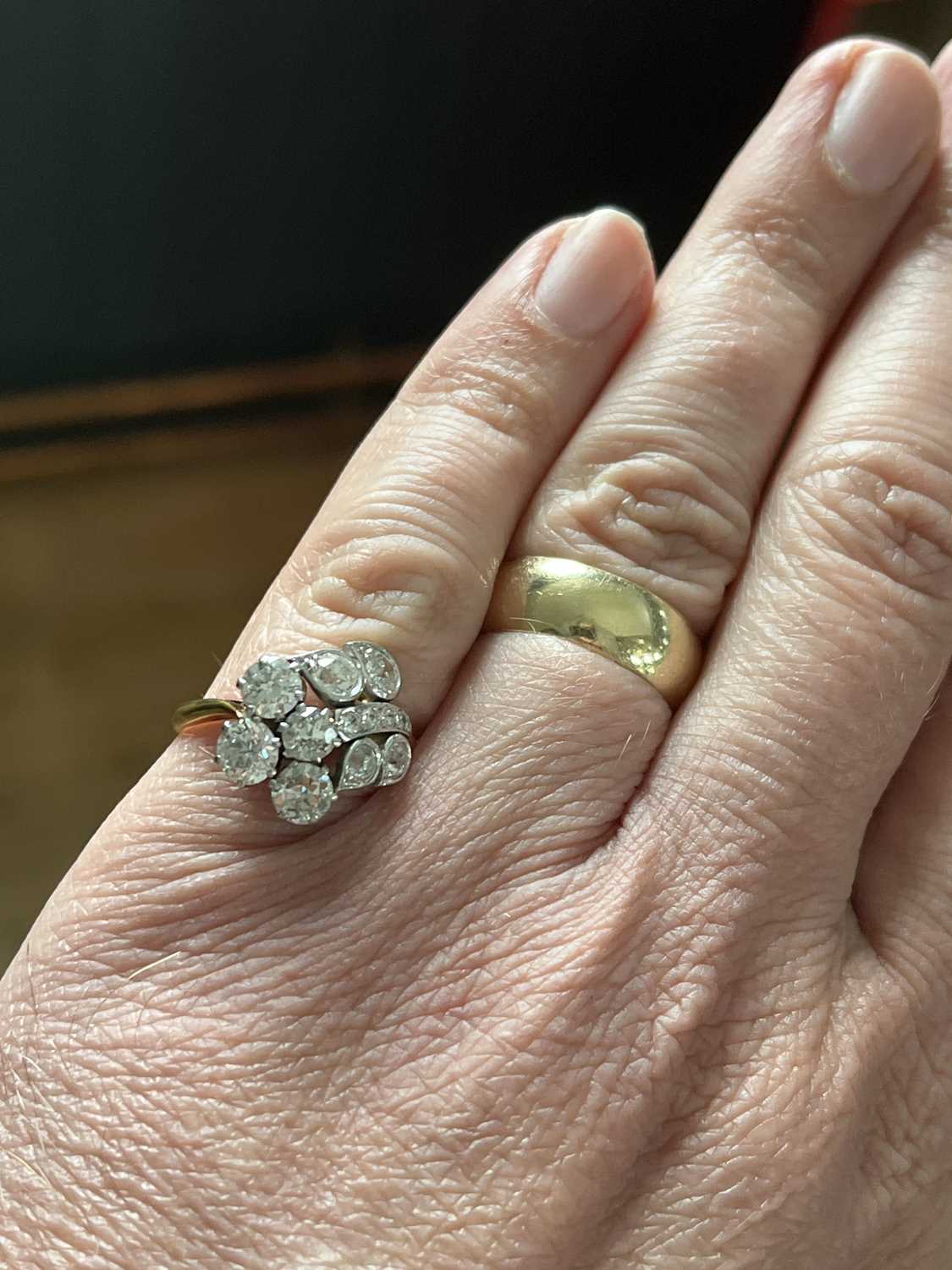 An exquisite Art Deco 18ct gold and platinum diamond set floral design ring. - Image 5 of 7