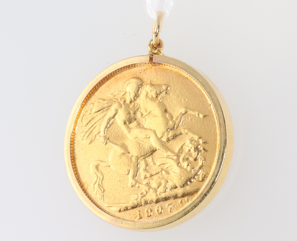A 1907 sovereign in a 0.65 gram 9ct mount