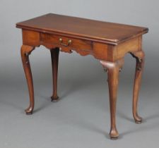 A Georgian rectangular mahogany tea/card table fitted a drawer, raised on cabriole supports 73cm h x