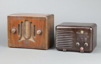 A wood veneered Kingston Gypsy USA valve radio from 1934 (minor surface scratches), together with