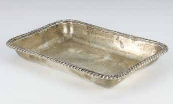 A silver entree dish base, London 1927, maker Goldsmiths & Silversmiths Ltd 749 grams