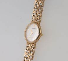 A lady's 9ct yellow gold Accurist wristwatch, with 2 spare links, 17.7 grams gross