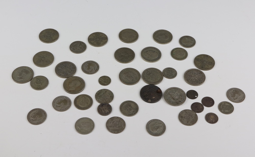 A small quantity of pre-1947 coinage, 273 grams