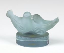 An Art Deco purple glass Murano paperweight in the form of 2 birds 8cm
