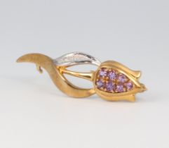 A 9ct yellow gold gem set tulip brooch 48mm 5.2 grams