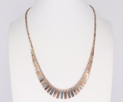 A 9ct 3 colour tapered necklace 7.7 grams, 42cm