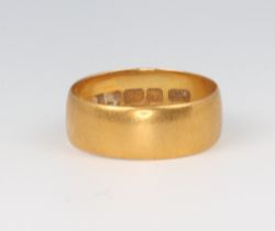 A 22ct yellow gold wedding band size M, 3.3 grams