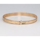 A yellow metal 9ct expanding bangle, 5.7 grams