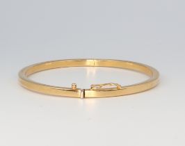 A yellow metal 18ct bangle 7.3 grams, 60mm diam.