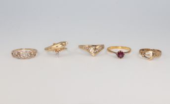 Five 9ct yellow gold gem set rings, sizes K, L, M, M, N, 9.7 grams