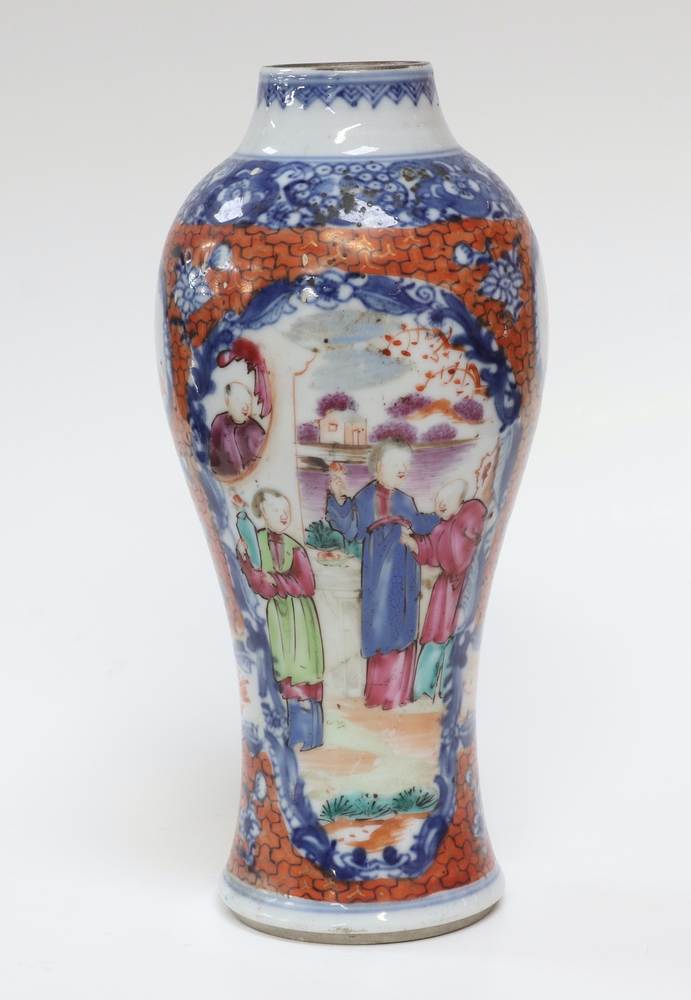 An 18th Century Chinese baluster shaped vase with panel decoration of courtly figures 19cm - Bild 8 aus 13