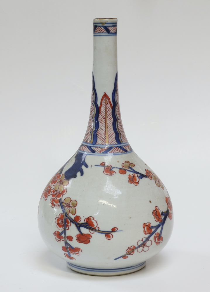 An 18th Century Chinese baluster shaped vase with panel decoration of courtly figures 19cm - Image 5 of 13