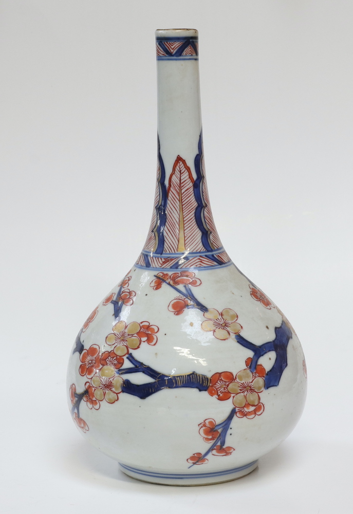 An 18th Century Chinese baluster shaped vase with panel decoration of courtly figures 19cm - Image 3 of 13