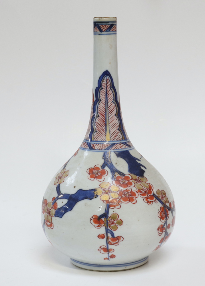 An 18th Century Chinese baluster shaped vase with panel decoration of courtly figures 19cm - Image 4 of 13