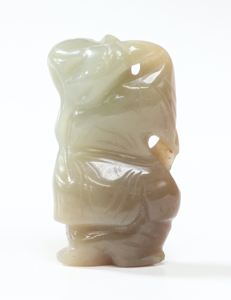 A Chinese hardstone carving of a dog 3cm, ditto standing gentleman 4cm The dog is a pendant and is - Image 4 of 13