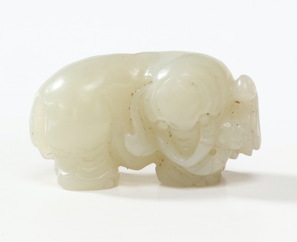 A Chinese hardstone carving of a dog 3cm, ditto standing gentleman 4cm The dog is a pendant and is - Image 8 of 13